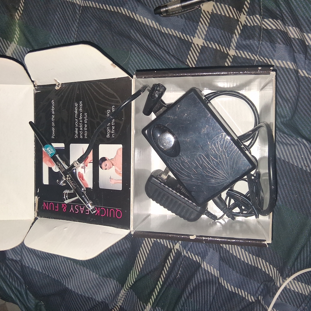Luminess Black Charger Kit with Adapter and Cables